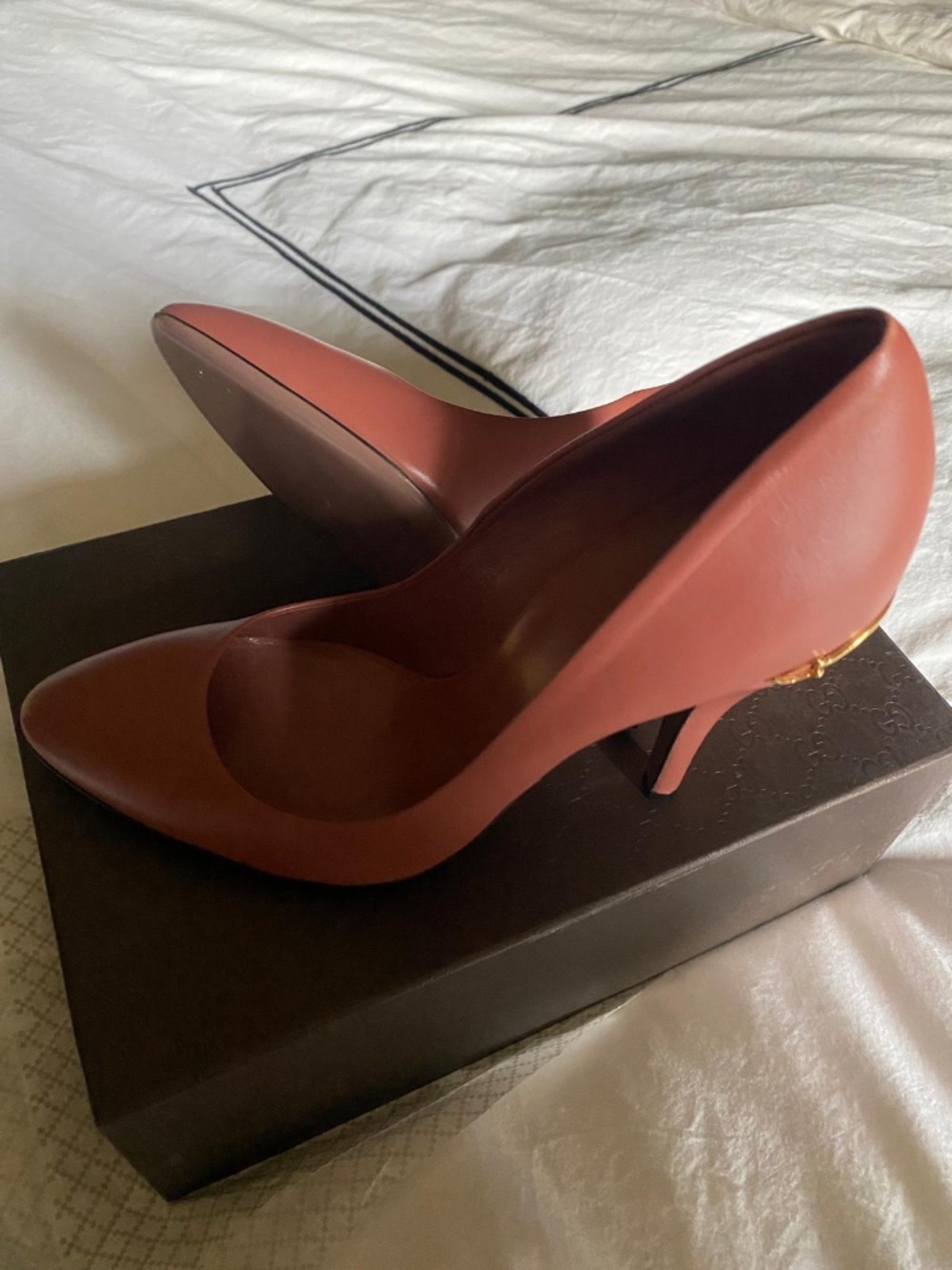 NIB Gucci Horsebit Gold Accent Leather Pumps Heels Women's Size: 39.5 Neutral - Picture 12 of 13
